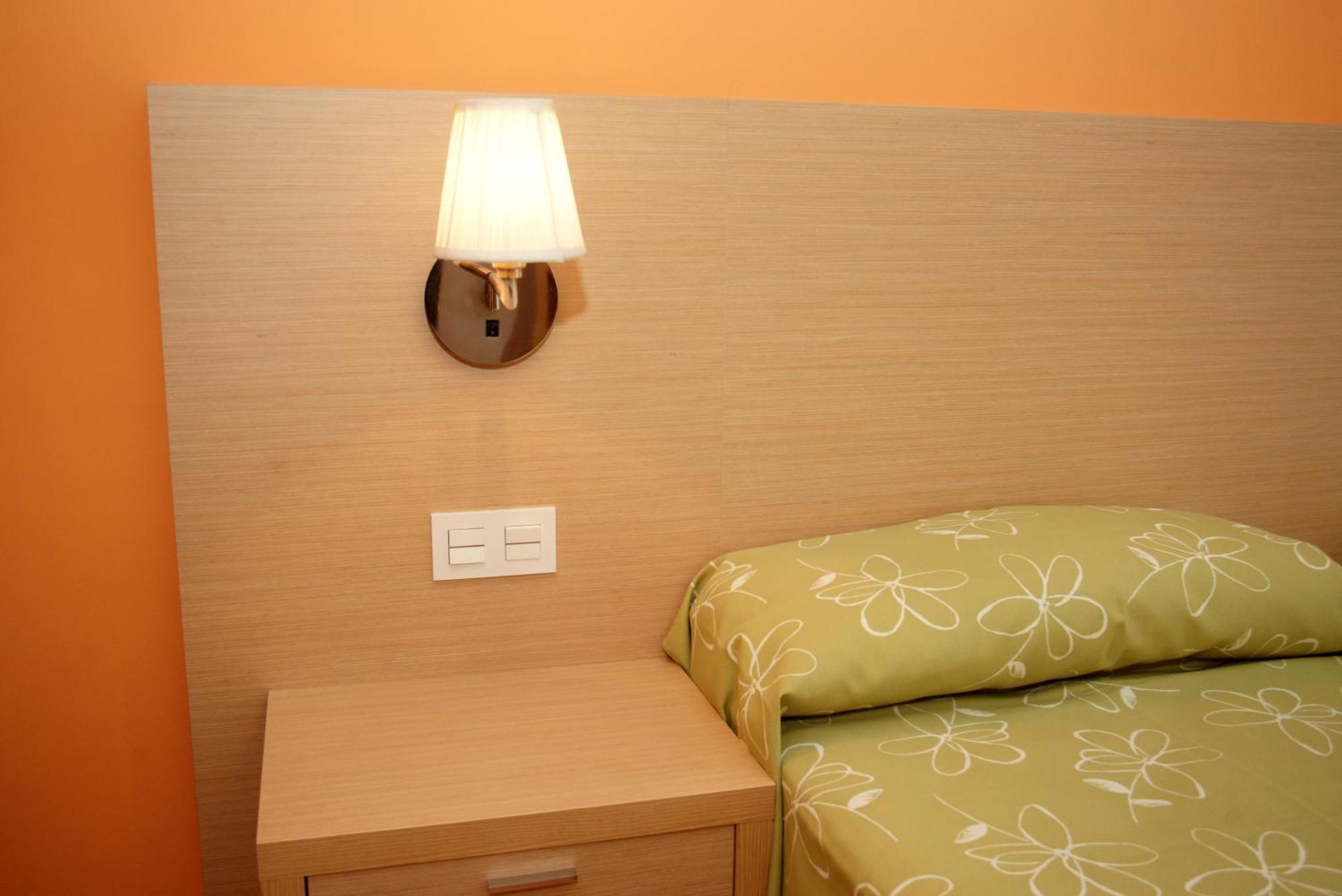 בנידורם Hotel Golden מראה חיצוני תמונה